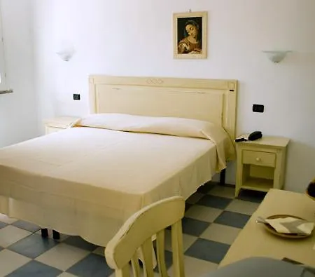 A Due Passi Dal Pizzo Otel 3*